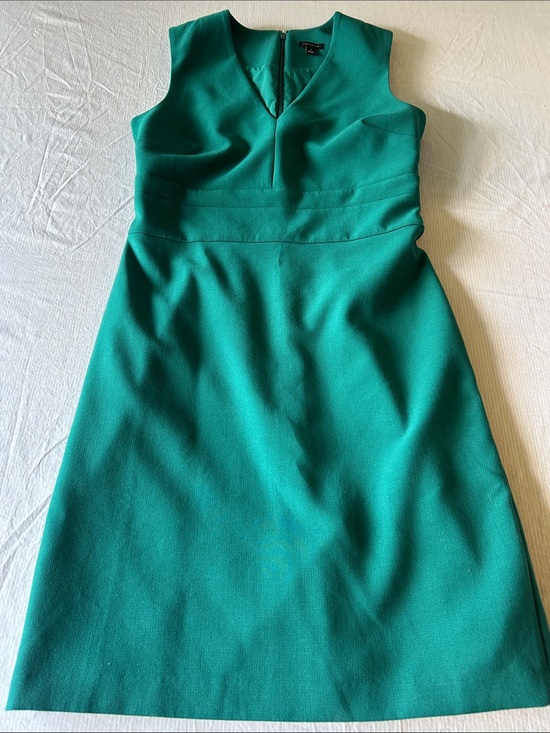 Ann Taylor Dresses & Skirts - Ann Taylor Green Sleeveless V-Neck Sheath Midi Dress